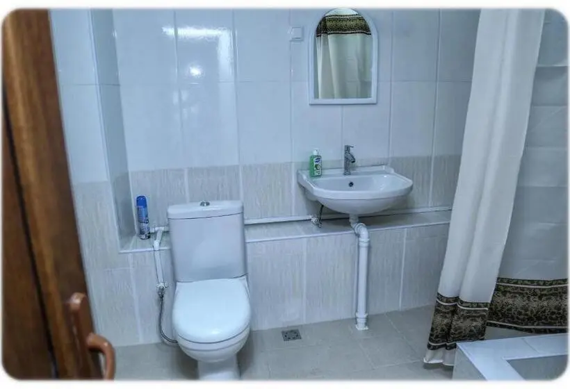 اتاق استاندارد سه نفره, Lucy B&b