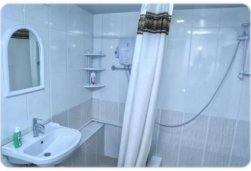 اتاق استاندارد, Lucy B&b