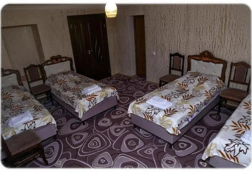 اتاق استاندارد یک نفره, Lucy B&b