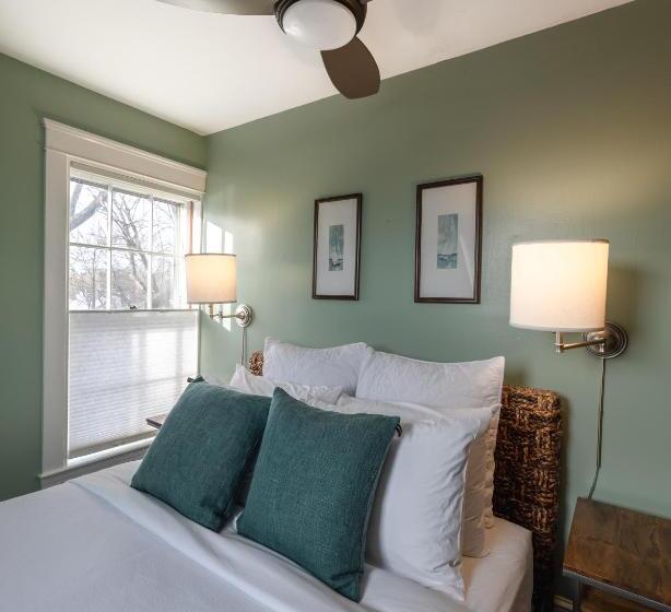 غرفة قياسية, The Water Street Inn