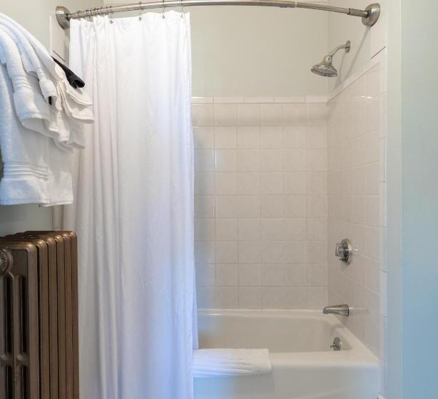 غرفة ديلوكس سرير كينج, The Water Street Inn