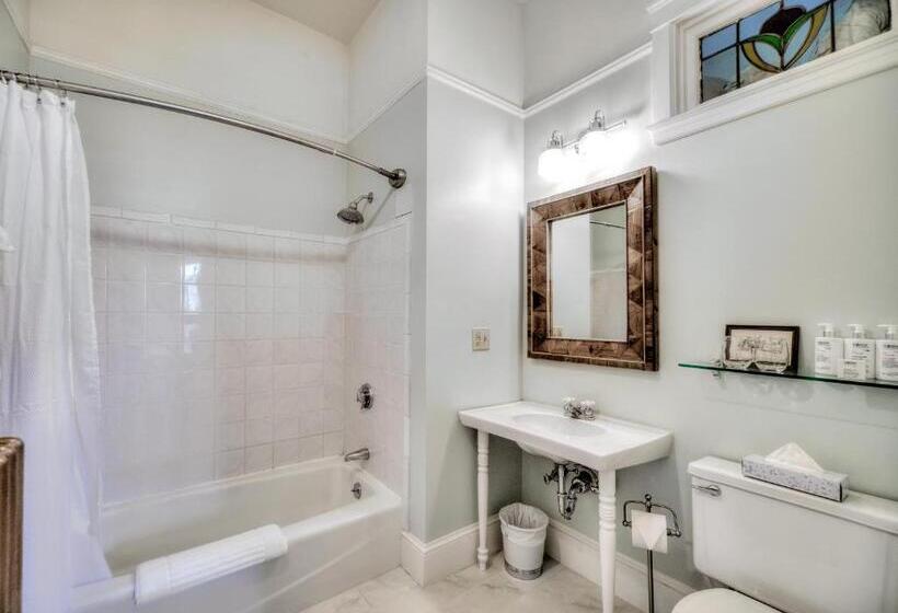 غرفة ديلوكس سرير كينج, The Water Street Inn