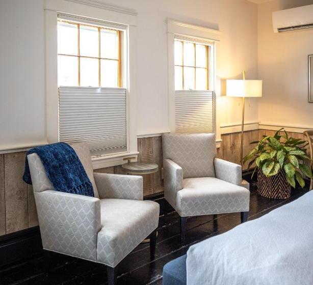 إستوديو قياسى, The Water Street Inn