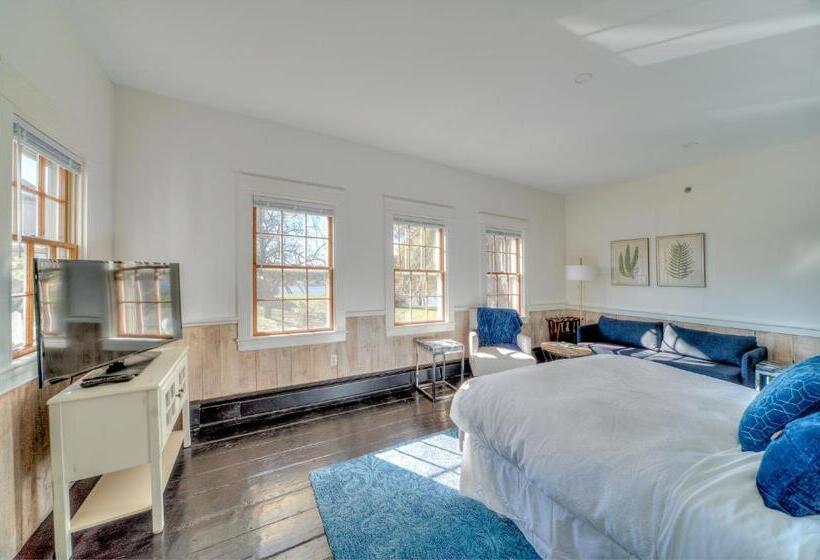 إستوديو قياسى, The Water Street Inn