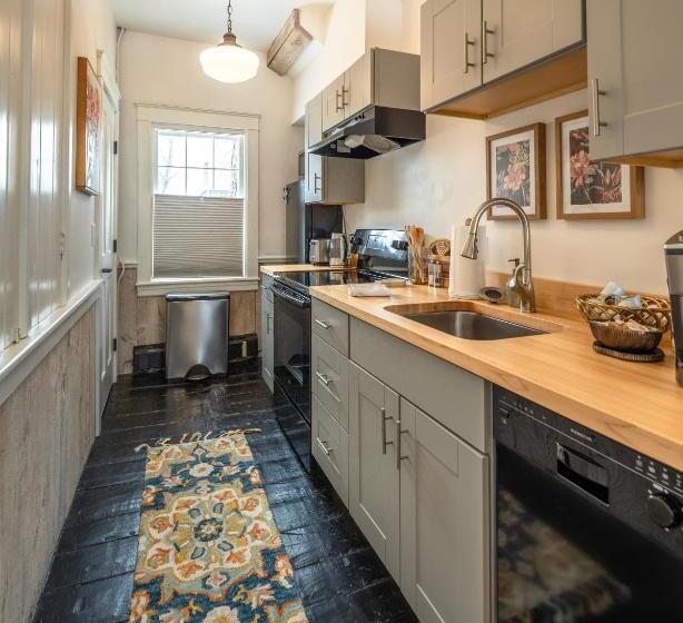 إستوديو قياسى, The Water Street Inn