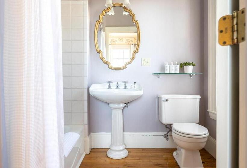 غرفة ديلوكس سرير كينج, The Water Street Inn