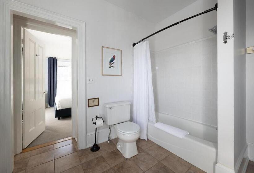 غرفة ديلوكس, The Water Street Inn