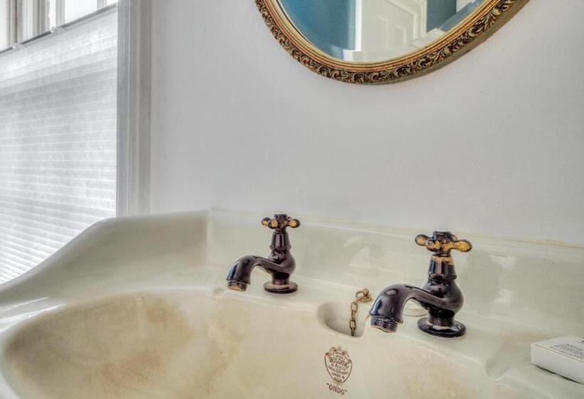 غرفة ديلوكس, The Water Street Inn