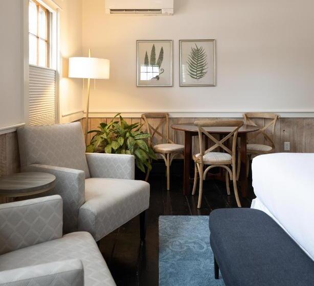 Студия Стандарт, The Water Street Inn