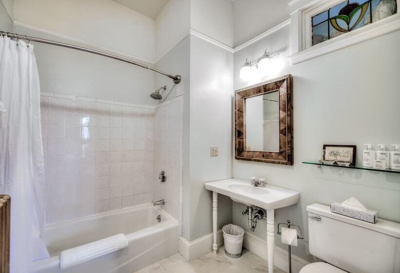 غرفة ديلوكس, The Water Street Inn