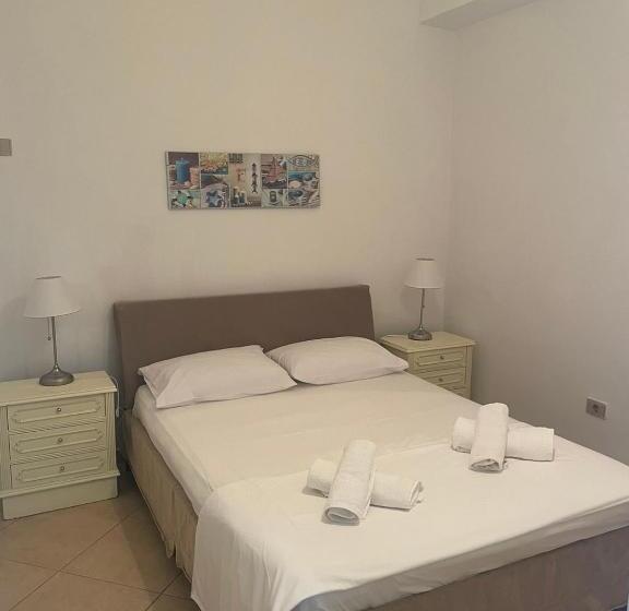 דירת חדר נוף לגינה, Apartments Athina Orikum