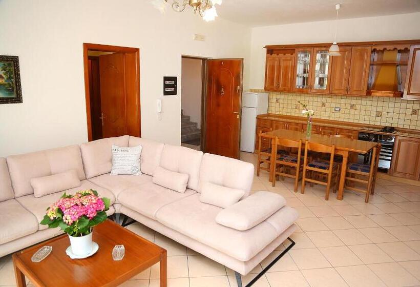 דירת שני חדרים, Apartments Athina Orikum