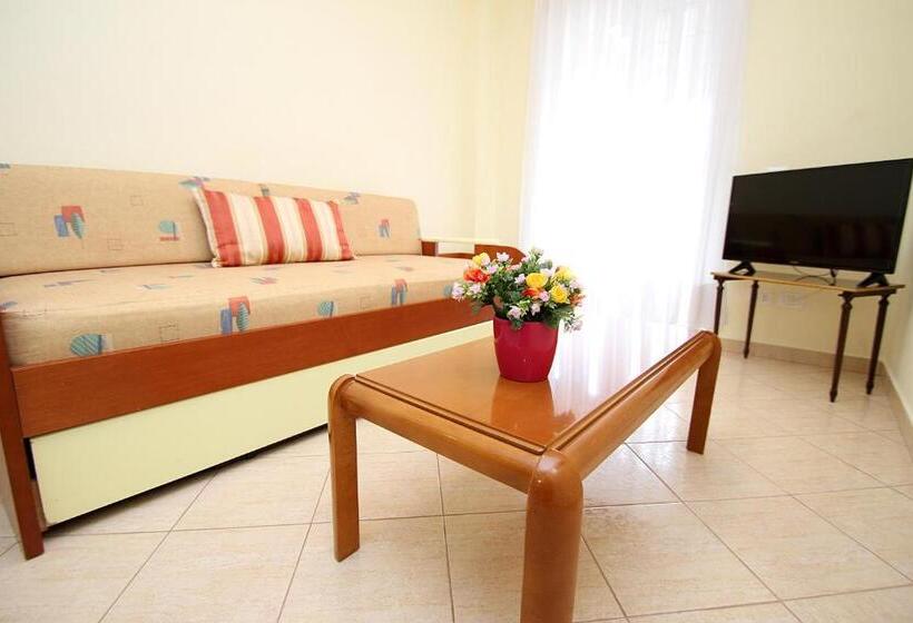דירה בת חדר שינה 1 עם מרפסת, Apartments Athina Orikum