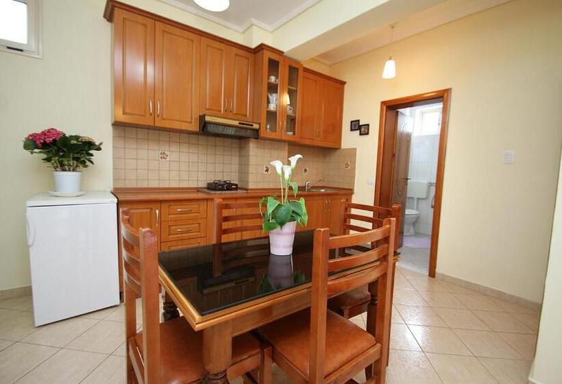 דירה בת חדר שינה 1 עם מרפסת, Apartments Athina Orikum