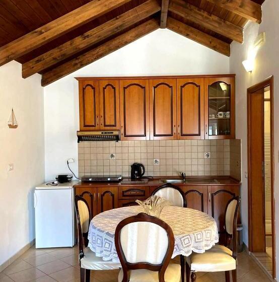 סטודיו סטנדרטי נוף לים, Apartments Athina Orikum