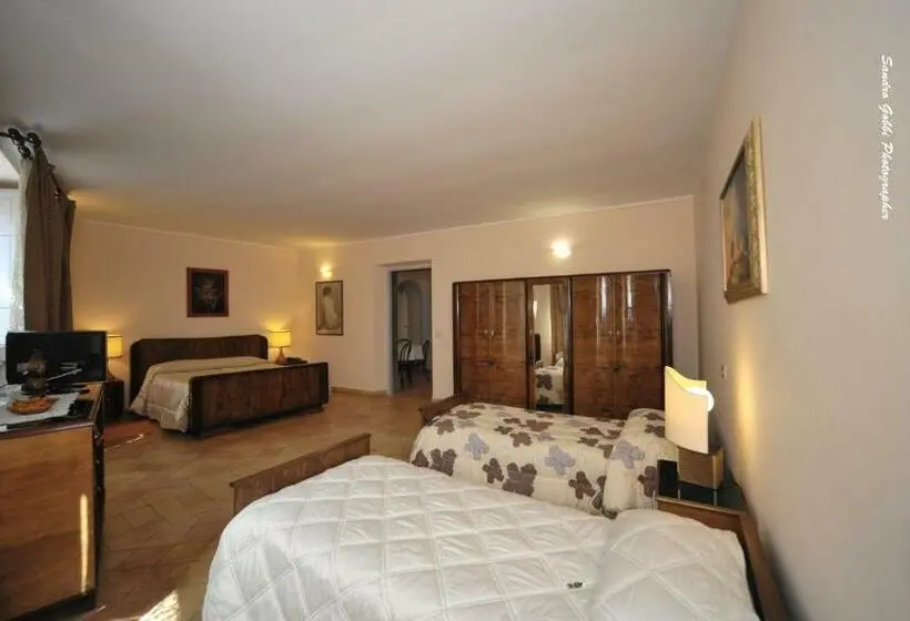 Perhesviitti, Romantica Pucci