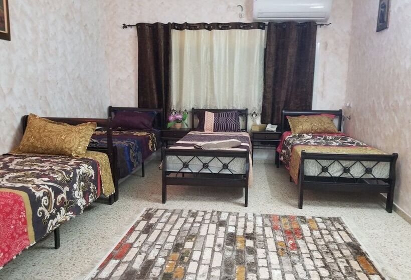 تختخواب در اتاق مشترک, Magtas