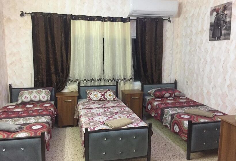 تختخواب در اتاق مشترک, Magtas