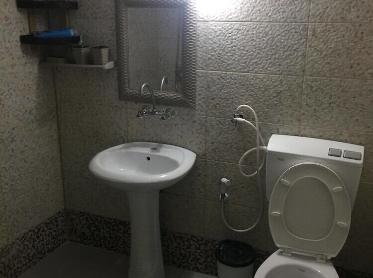 تختخواب در اتاق مشترک, Magtas