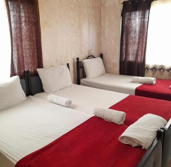 Economy Quadruple Room, Magtas