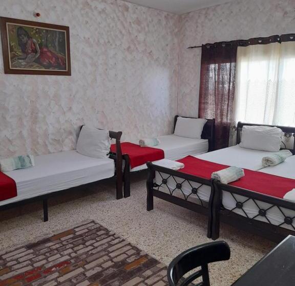 Economy Quadruple Room, Magtas