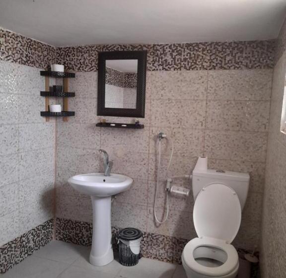 تختخواب در اتاق مشترک, Magtas