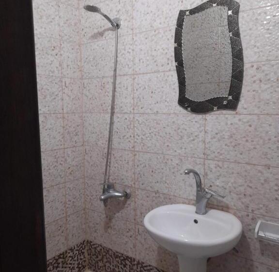 اتاق استاندارد سه نفره, Magtas