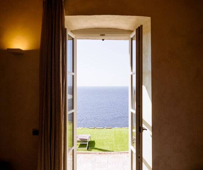 Номер Deluxe Вид на Море, Resort Faro Di Punta Fenaio
