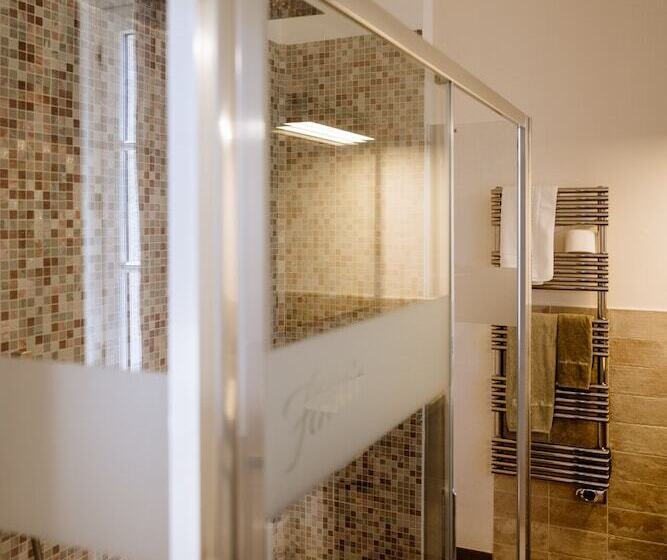 סוויטת דלוקס נוף לים, Resort Faro Di Punta Fenaio