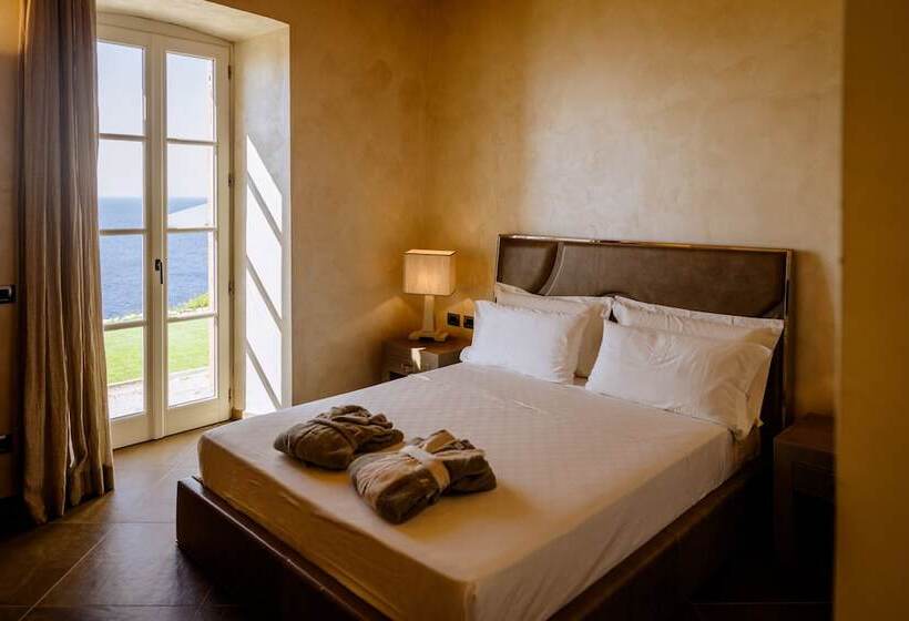 غرفة ديلوكس مطلّة علي البحر, Resort Faro Di Punta Fenaio