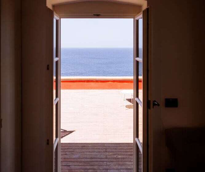 סוויטת דלוקס נוף לים, Resort Faro Di Punta Fenaio