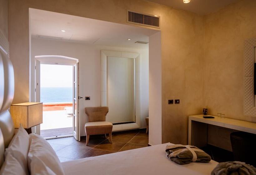 סוויטת דלוקס נוף לים, Resort Faro Di Punta Fenaio