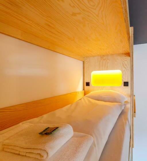 Quarto Quádruplo Estandar, Djh Moun10 Jugendherberge   Membership Required!