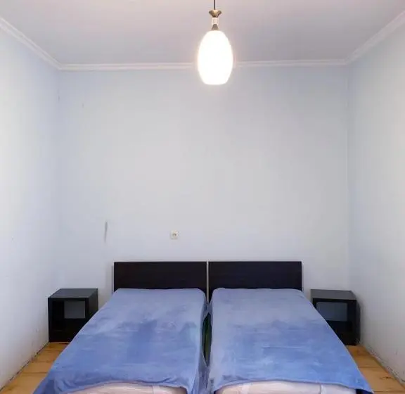 اتاق استاندارد سه نفره, Guest House Lela