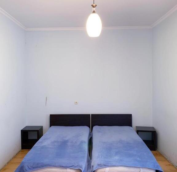 اتاق اکونومی, Guest House Lela