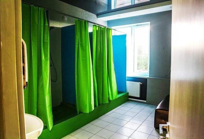 تختخواب در اتاق مشترک, Zipper House   Hostel