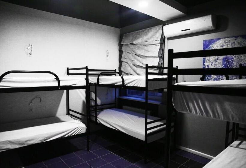 تختخواب در اتاق مشترک, Zipper House   Hostel