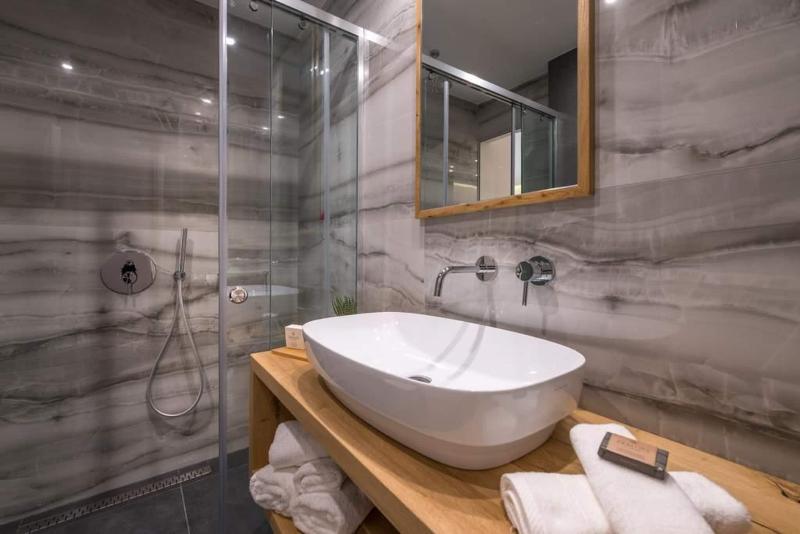 جناح جونيور ذو إطلالة جانبية على البحر, Glow Boutique Hotel & Suites