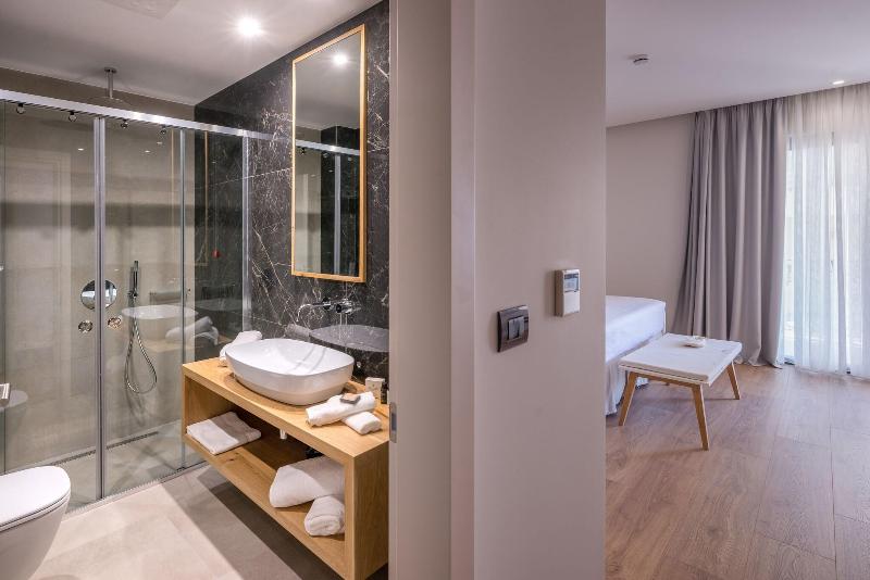 غرفة قياسية إطلالة جانبية علي البحر, Glow Boutique Hotel & Suites