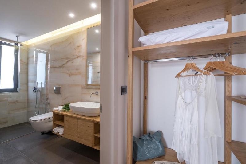 デラックススイート, Glow Boutique Hotel & Suites