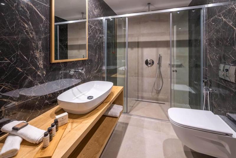 غرفة عائلية ذات إطلالة جانبية على البحر, Glow Boutique Hotel & Suites