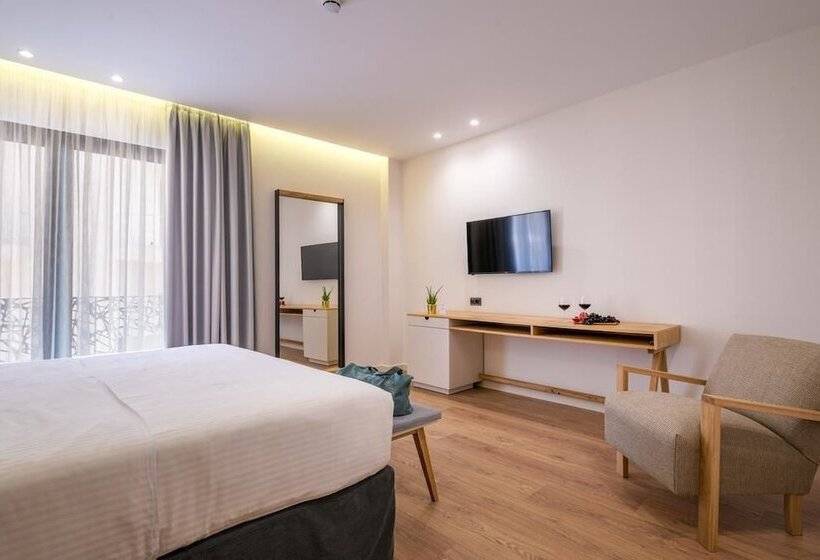 غرفة قياسية مزوَّدة بشُرفة إطلالة جانبية علي البحر, Glow Boutique Hotel & Suites