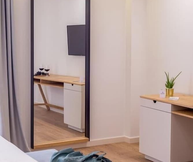 غرفة عائلية ذات إطلالة جانبية على البحر, Glow Boutique Hotel & Suites