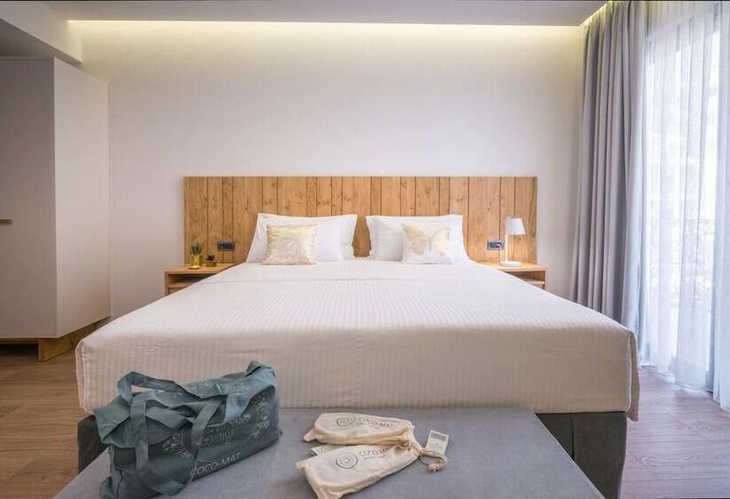 غرفة عائلية ذات إطلالة جانبية على البحر, Glow Boutique Hotel & Suites