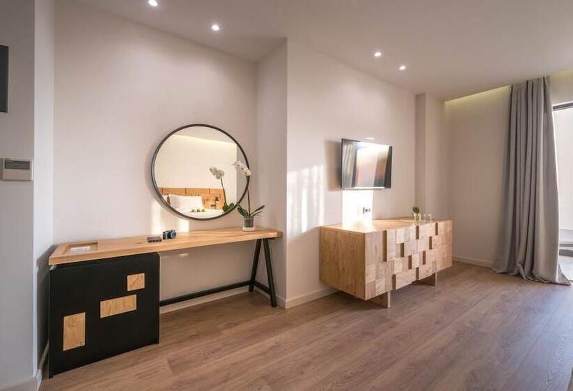 Triple Room Sea View, Glow Boutique Hotel & Suites