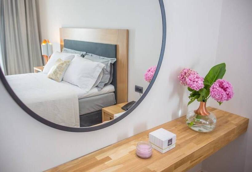 جناح جونيور مطلّ علي البحر, Glow Boutique Hotel & Suites