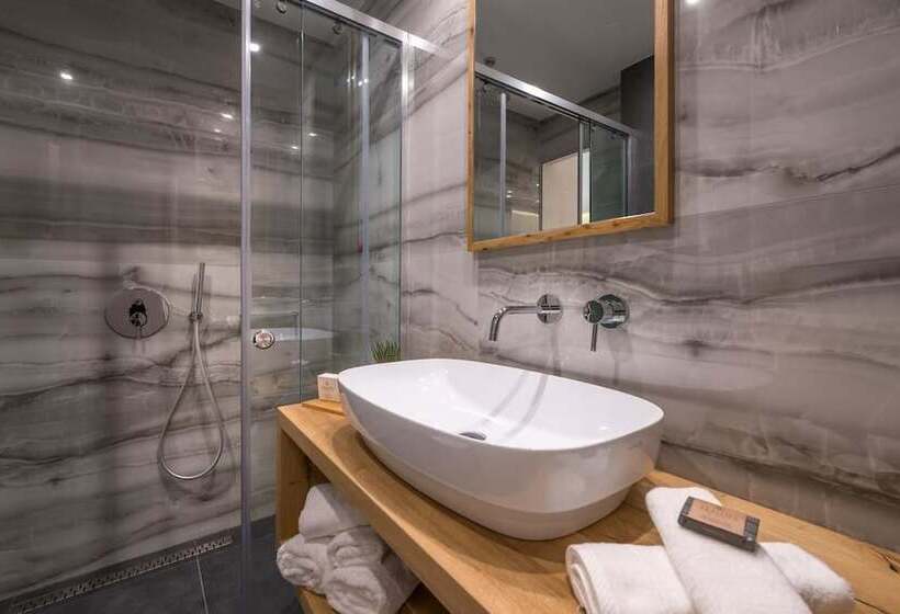 جناح جونيور ذو إطلالة جانبية على البحر, Glow Boutique Hotel & Suites