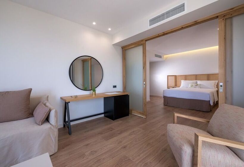 جناح سوبيريور مطل علي البحر, Glow Boutique Hotel & Suites