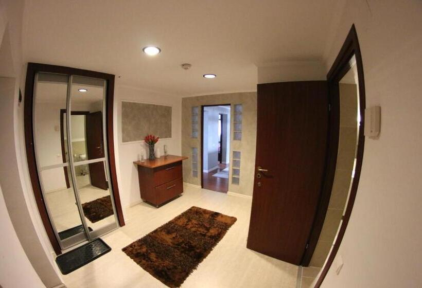 إستوديو ديلوكس, Casa Bucovineana