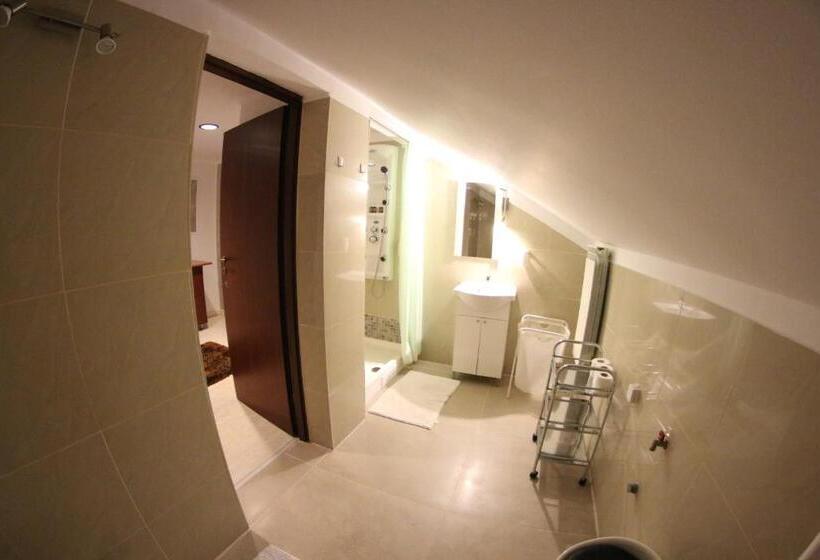 إستوديو ديلوكس, Casa Bucovineana